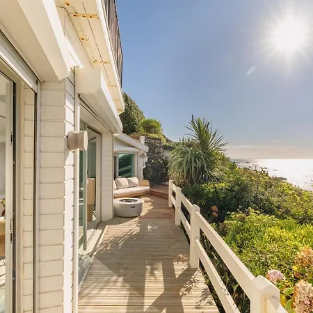 Lighthouse A Coastal Escape Overlooking The Ocean Lejlighed Biarritz